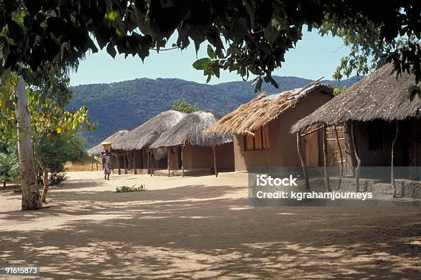 アフリカの村 - マラウイ共和国のストックフォトや画像を多数ご用意 - マラウイ共和国, 村, 人物