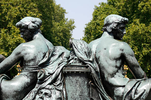istock Statues at the Queen Victoria Memorial 91615885