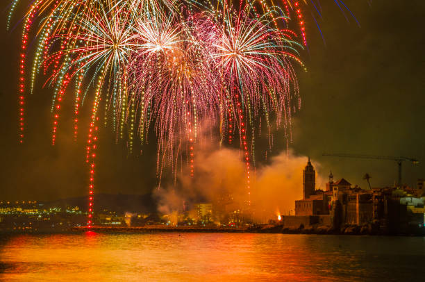 스 텔 드 foc 불꽃 축제 주요 행사 시체스에서 내 표시 - sitges 뉴스 사진 이미지