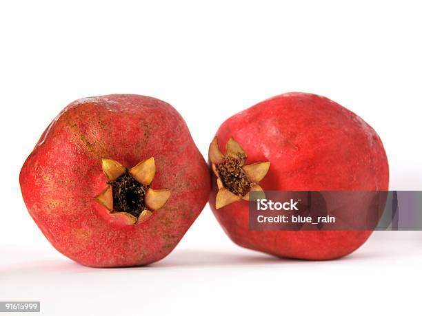 Dos Las Granadas Foto de stock y más banco de imágenes de Alimento - Alimento, Antioxidante, Blanco - Color