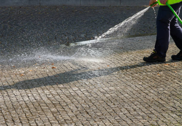 istock Cleaning the street. 916160398