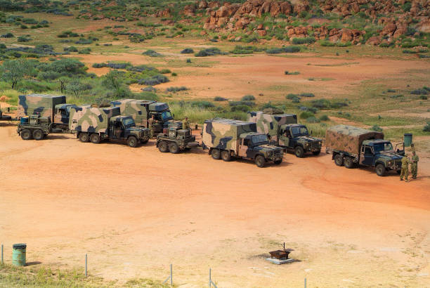 nt では、オーストラリア軍 - devils marbles ストックフォトと画像