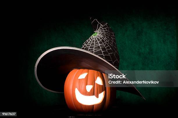 Jack Olantern In Die Hexe Hat Stockfoto und mehr Bilder von Beleuchtet - Beleuchtet, Bildhintergrund, Farbbild