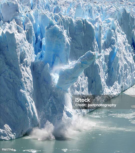 Colapsar Pila 2 Foto de stock y más banco de imágenes de Glaciar - Glaciar, Derretirse, Caer