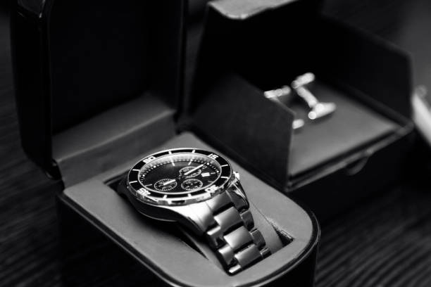 새로운 우아한 스테인레스 스틸 실버 남자의 클래식 시계와 커 프 스 단추 - watch close up luxury macro 뉴스 사진 이미지