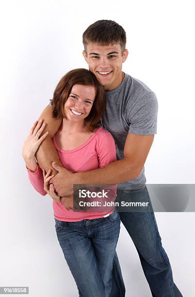 Casal Amoroso - Fotografias de stock e mais imagens de 20-29 Anos - 20-29 Anos, Abraçar, Adolescente