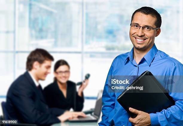 Reunión De Negocios Foto de stock y más banco de imágenes de Azul - Azul, Oficina, Adulto