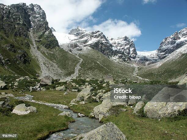 Las Maisas W Val Lavinuoz Engadin Szwajcaria - zdjęcia stockowe i więcej obrazów Dolina - Dolina, Alpy, Alpy Engandyńskie