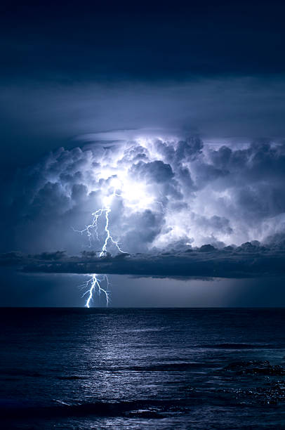istock Captured shot of a lightning bolt from a cloud 91620381