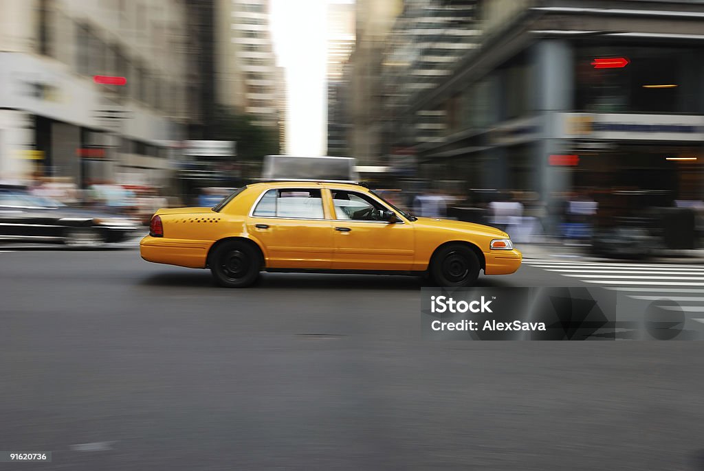 노란색 활주하다 cab 이동 굴절률은 street - 로열티 프리 거리 스톡 사진