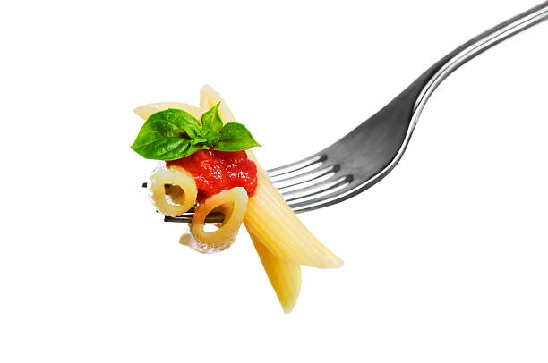 макароны спагетти изолированные - penne стоковые фото и изображения