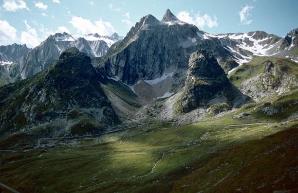 istock Swiss Alps landscape 916212646