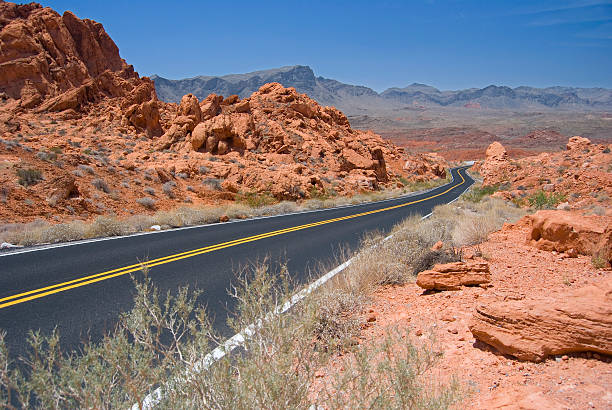 Vacía carretera del desierto - foto de stock