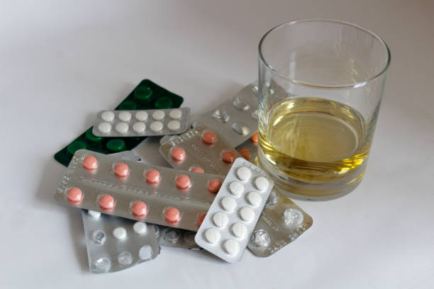 alcohol and pills - alcoholism narcotic excess alcohol imagens e fotografias de stock