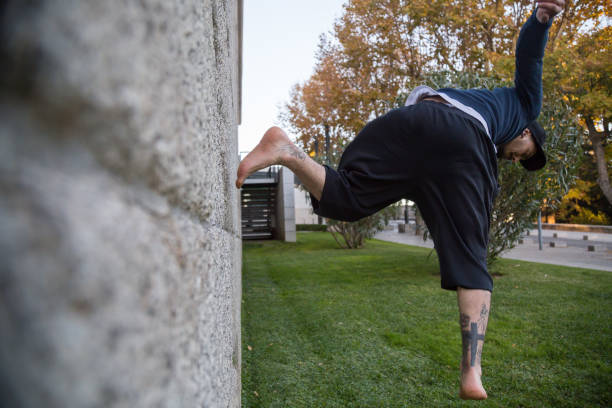 istock Young man doing an amazing parkour trick by making a turn on a wall 916218684