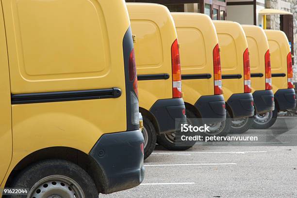 黄色い車 - 乗用車 バンのストックフォトや画像を多数ご用意 - 乗用車 バン, ミニバン, 黄色