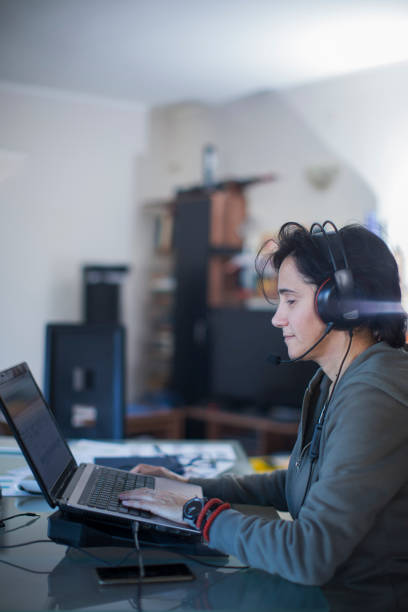 istock Single woman working at home-freelance work 916220510