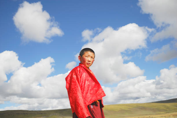 小さなチベットの僧 - tibet monk buddhism tibetan culture ストックフォトと画像