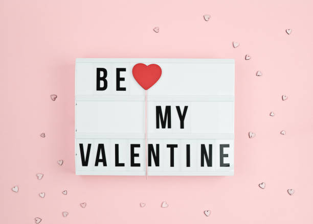 istock Valentine's day greeting card with light box text Be My Valentine 916223948