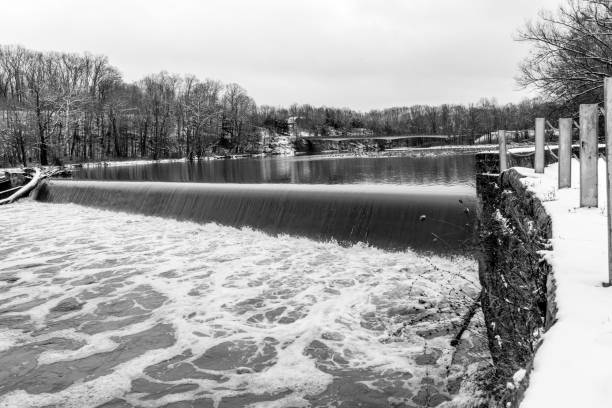 istock Harpersfield Covered Bridge and Dam 916227610