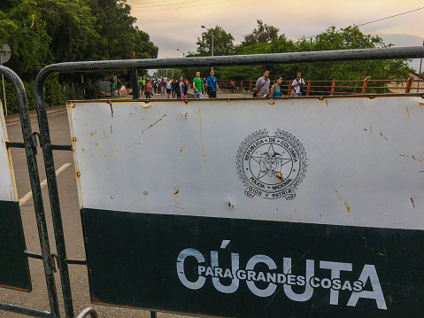 As it is usual every day since the Venezuelan President, Nicolas Maduro, closed Venezuelan borders more than two years ago, on January 6th, 2018, people cross the border by walking on the Francisco De Paula Santander from Ureña to Cucuta Hundreds of students, families and business people have to do this walk everyday to keep theirs lives going on.