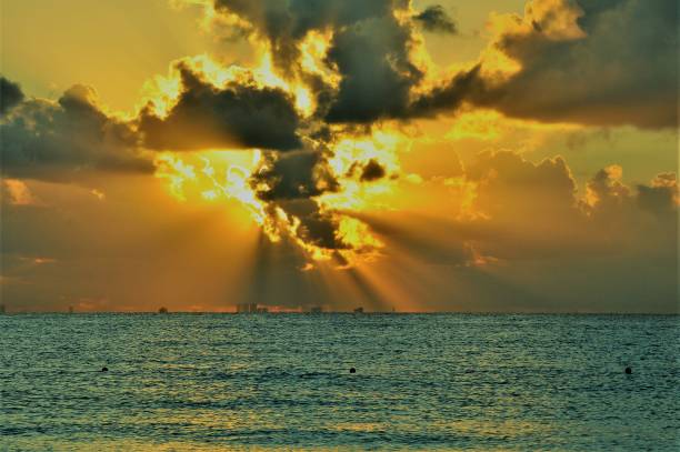istock Rising at the sea. 916248652