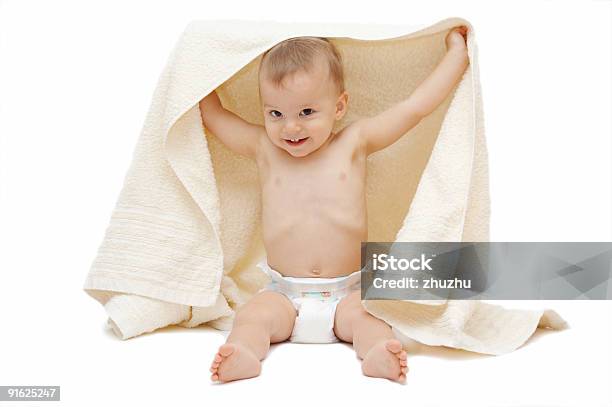 Baby Mit Handtuch Stockfoto und mehr Bilder von Baby - Baby, Boden, Decke - Bettwäsche