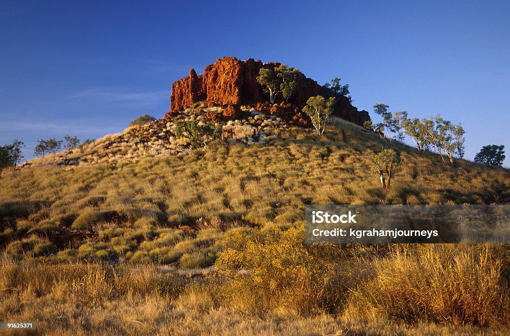 Rocky Wychodnia w Australijski Outback - Zbiór zdjęć royalty-free (Australia)