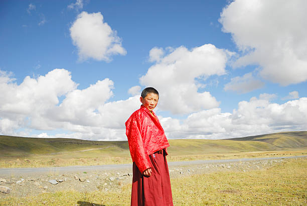 小さなチベットの僧 - monk tibet buddhism china ストックフォトと画像