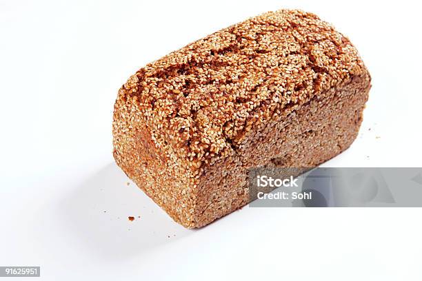 Weizenvollkorn Stockfoto und mehr Bilder von Freisteller – Neutraler Hintergrund - Freisteller – Neutraler Hintergrund, Roggenbrot, Baguette