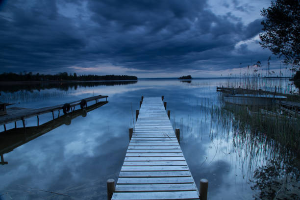 istock Jettys and boats at dusk 916260296