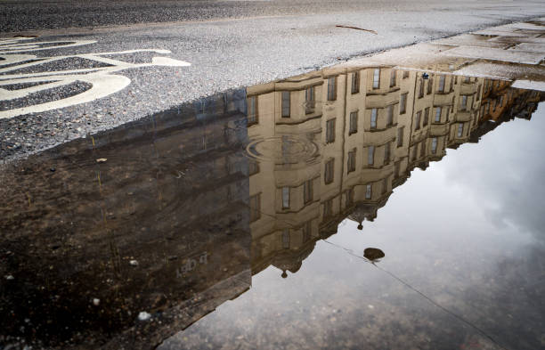 istock Reflections of old buildings in pudle 916262692