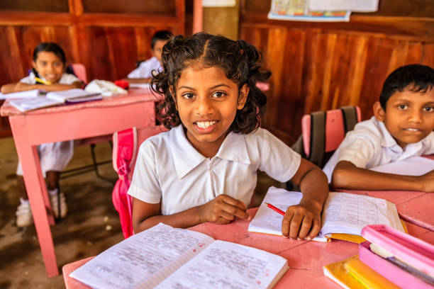 sri-lankische school children in parlamentarische bestuhlung - tamil stock-fotos und bilder