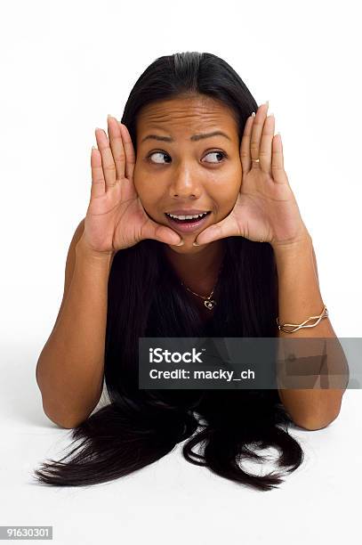 Joven Mujer Asiática Enmarcado Cara Foto de stock y más banco de imágenes de Acostado - Acostado, Adulto, Adulto joven
