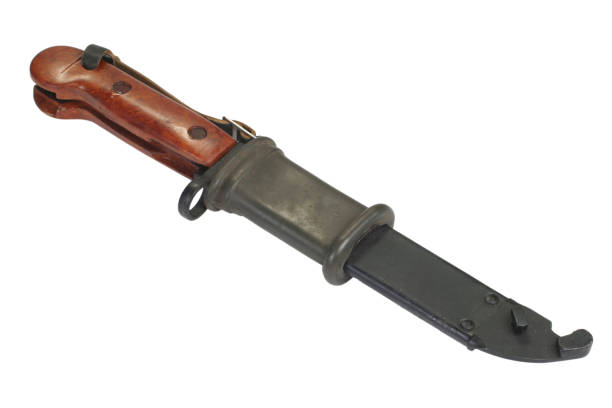 baioneta e bainha isolado no branco - knife isolated on red bayonet isolated - fotografias e filmes do acervo