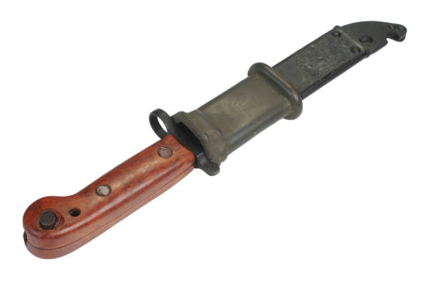 baioneta e bainha isolado no branco - knife isolated on red bayonet isolated - fotografias e filmes do acervo