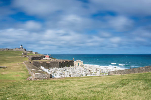 엘 모로 성 올드 san juan, puerto rico. - castillo de san cristobal 뉴스 사진 이미지