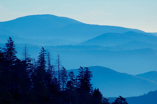гора закат - blue ridge mountains autumn appalachian mountains great smoky mountains стоковые фото и изображения