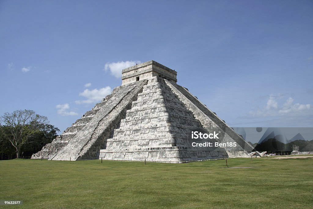 Pirâmide de Kukulkán-de El Castillo - Royalty-free Amor à Primeira Vista Foto de stock