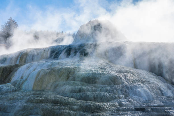 travertin und dampf - waterfall water nature zen like stock-fotos und bilder