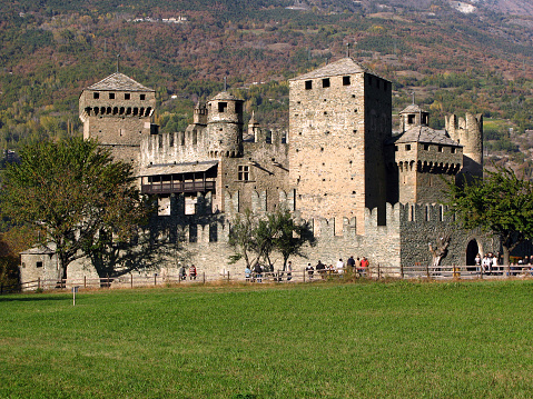 View from the river Rhine at the West bank with the ruins of the Rhieinfels castle near the village of Sankt Goar.