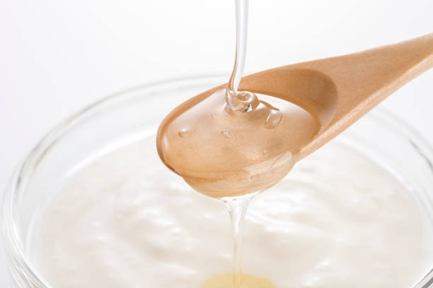 pour oligosaccharide on yoghurt - japanese maple imagens e fotografias de stock