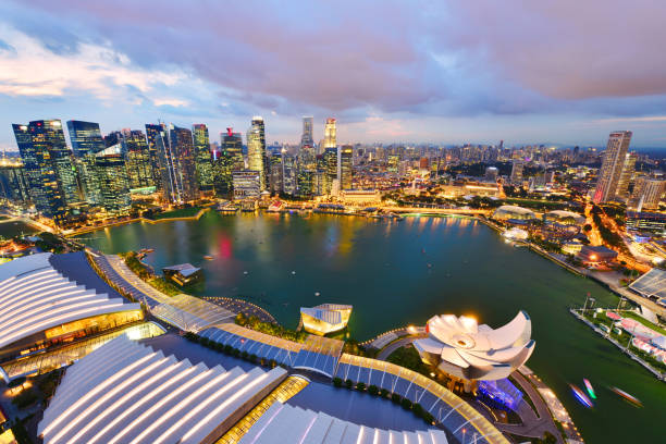 istock Singapore skyline at twilight 916376662