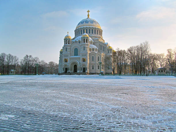 istock Kronstadt Naval Cathedral (Marine Cathedral) on sunny winter day. 916376774