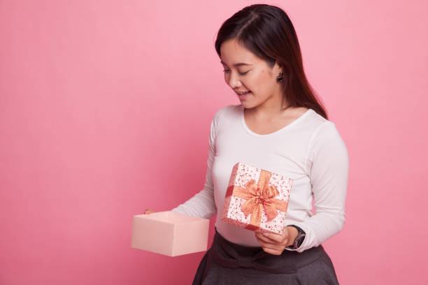 istock Young Asian woman open a gift box. 916384608