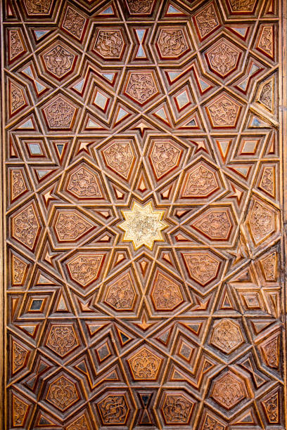 istock Ottoman  art with geometric patterns on wood 916392902