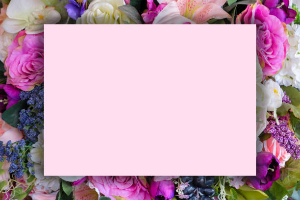 istock Pink paper is placed on various flowers. 916396286