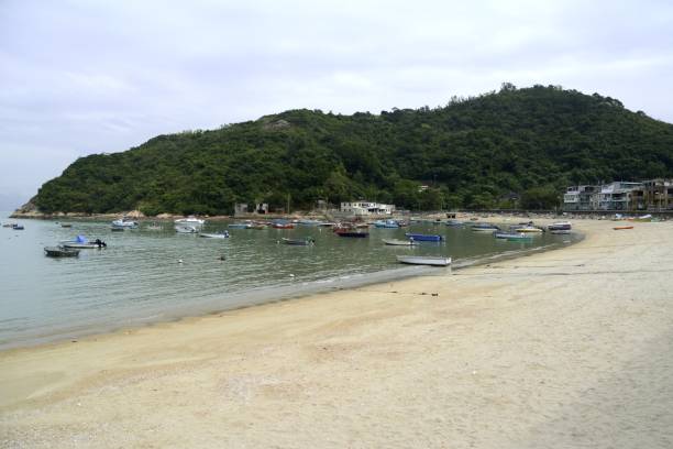 praia na ilha de peng chau, hong kong - outlying islands - fotografias e filmes do acervo