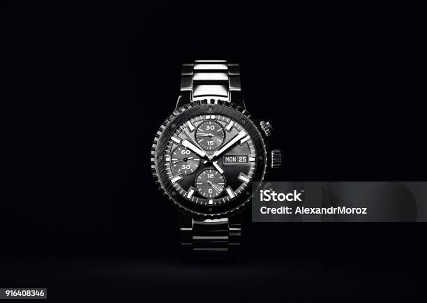 Vea Foto de stock y más banco de imágenes de Reloj de lujo - Reloj de lujo, Lujo, Reloj de mano