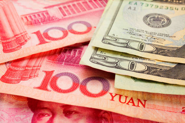 istock Chinese and US Currency 916413998
